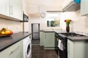 Long Stays-4bed house-Parking-By FabAccommodation