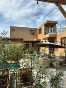 Hotel Near Playa Jaco with Pool, Gym and Pickleball