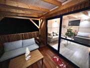 Domček pod Vežami s vírivkou a krbom, priamo pri Skibuse do Jasnej