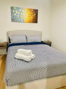 Melbourne CBD Southern Cross Collins St Skyline View Balcony