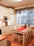 A quiet triangle apartment next to best bus connections