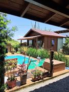 Praia do Rosa SC chalés piscina compartilhada