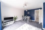 Stylish 3-bed Gloucester house with Free Driveway Parking for 2 cars