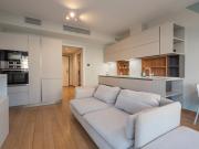 Elegante e luminoso appartamento con box auto a pochi passi da metropolitana M4