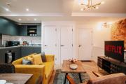 Stunning Duplex in City Centre WiFi Family Contractor Stunning Duplex in City Centre WiFi Family Contractor