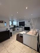 Cosy Guest Suite, West London