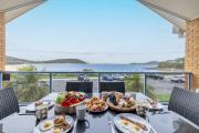 Tah Villa 1, 68 Marine Dr - stunning views, linen and air con