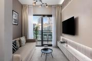 Waves - Modern Apt with Balcony & Canal View in Business Bay