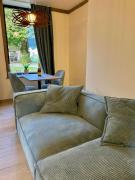 Tiny House dans les Bois Une Évasion Cozy pour Deux !