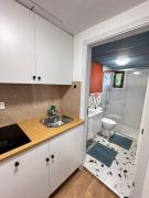 Modern Studio 4 private Kitchenette and Bathroom