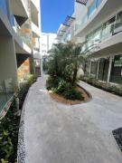 Spacious apartment 1 block from the beach