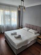 KADIKOY merkezi konumda