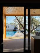 Mobile Home Aura, Village Twins