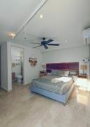 Luxury Private Room with private bathroom private Pool on Roof Top