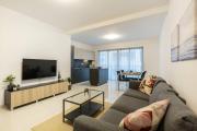 Beautiful Modern Central 2BR Apt
