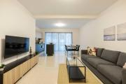 Beautiful Modern Central 2BR Apt