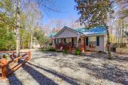 Pet-Friendly Beech Mtn home, 2 Mi to SkiingandHiking