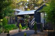 Bainbridge House-beautiful home in native bush