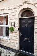 Lowell Street - Cosy 2 Bedroom Home in Worcester! Lowell Street - Cosy 2 Bedroom Home in Worcester!