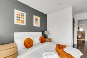 Last-Minute Escape l Sleeps Up to 6 l Stylish City Views Near Station by Capital Retreat Short lets & Serviced Accommodations