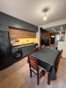 Duplex con patio y asador buena ubicacion