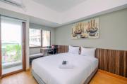 Comfortable Pool View Studio Room at Gateway Park LRT City Jatibening Apartment By Travelio