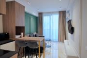 Luxury Skyline Suite Near Center Luxury Skyline Suite Near Center