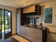 Calme et verdure près de la mer