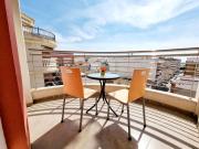 Apt near center port