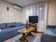 RentiGo Villa Nera with Pool Jacuzzi and BBQ for 6 Guests