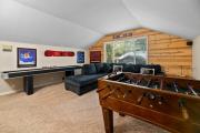 Eagle Point Retreat - Sleeps 13 - 12 Adults Max, Game Room, Foosball, Fireplace, Deck, Barbecue