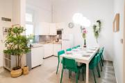 5 bedrooms apartment with AC in center 5 bedrooms apartment with AC in center