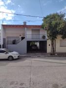 CASA CENTRICA con SALIDA al RIO