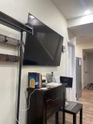 Charming Oasis Tranquil Suite 8 min Airport, AC