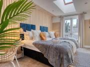 London Holland Park - games room & parking