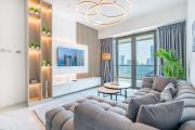 RH -Luxury 1BR, Large Balcony & High-End Interiors, Downtown
