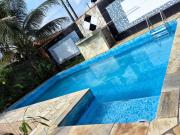 Casa com pisicna in Mongaguá