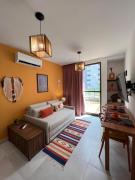 Charmoso flat com varandão em Tambaú