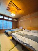 雅 Private Entire House, Sleeps 11, Direct Access to Kansai Airport, 5-Min Walk to Tengachaya Station, Close to Namba & Shinsekai!