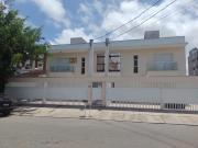 CASA 7 ENSEADA 2 Suíte E ESTACIONAMENTO GRÁTIS e uma ótima localização na enseada