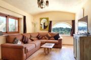 Beautiful Haven with Panoramic Views Over Valley Beautiful Haven with Panoramic Views Over Valley