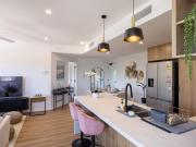 2 Beds Apt Walk to Shops and Trails 12 Mins to CBD