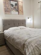 Luxury stay near the Acropolis 10-min walk to history!