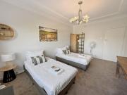 Coastal Bliss 2BR Apt in Bondi with Parking
