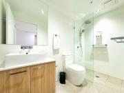 Urban Sanctuary in West Franklin with Pool & Gym