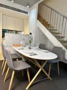 Modern Loft Retreat in Barton Canberra ACT near Parliament House