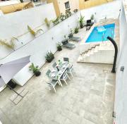 4 bedroom with swimming pool