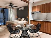 King Studio with Rooftop Pool and Gym