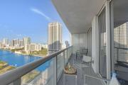 Modern 1BR with Pool & Balcony