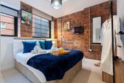 Signature Suite- City Centre, Pool Table, Canal, Netflix Sleeps 7